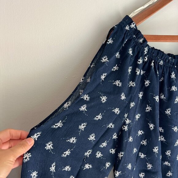 Blu Pepper Plus Smocked Cold Shoulder Top 2XL Navy White Floral - Picture 3 of 8